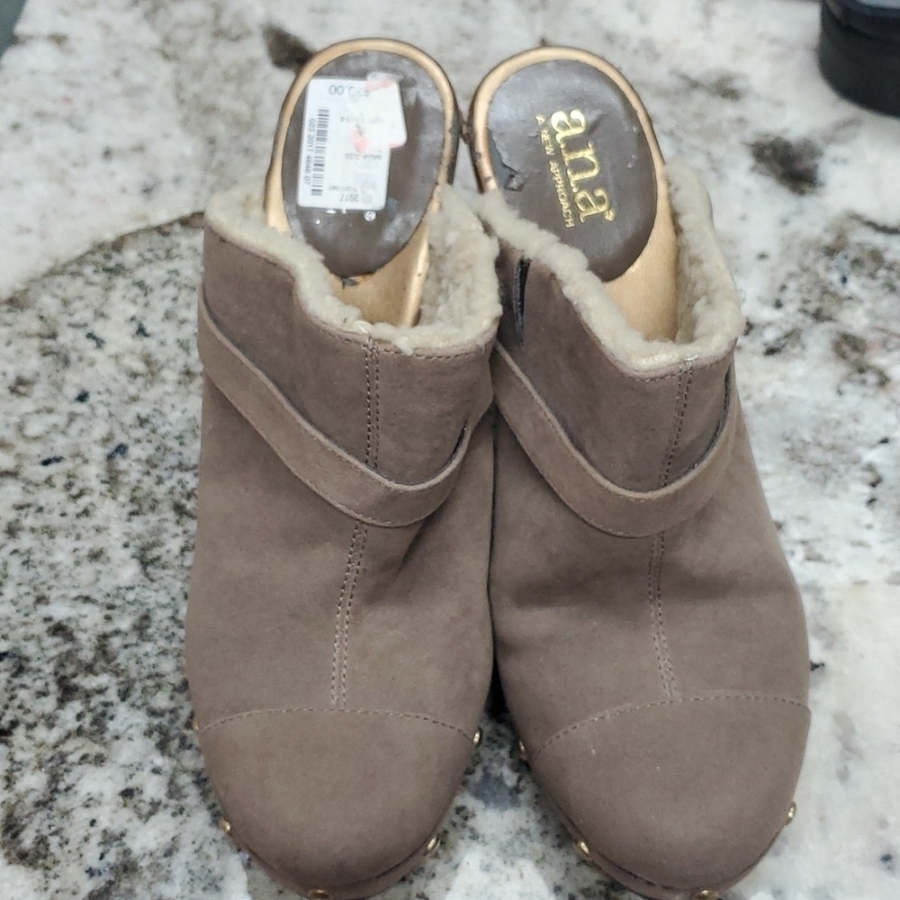 ANA Shoes Womens Clogs heels size 7.5 has flaws clog heels mules